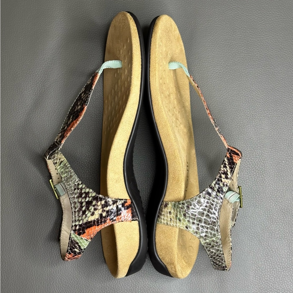 Vionic Snakeskin Pattern Leather T-Strap Multicolored Sandals Size 8 - Picture 10 of 13